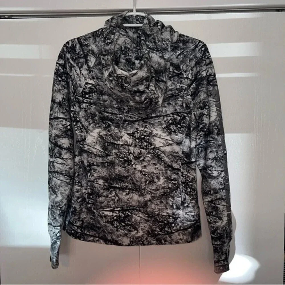 NWOT Lululemon Seawheeze Scuba Hoodie size 8